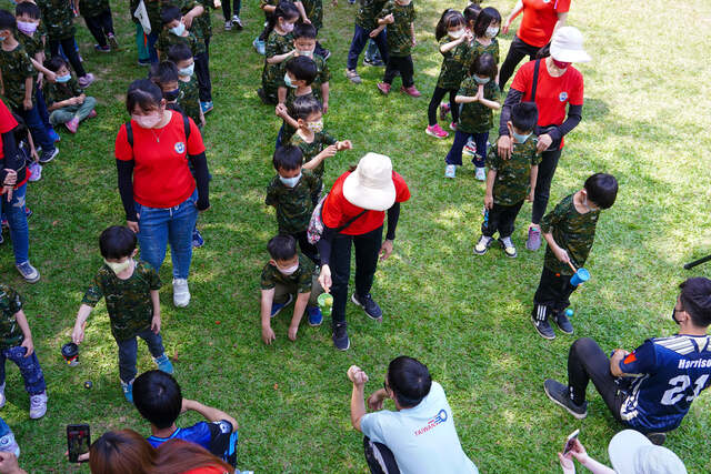 六組同時進行團康活動-（熊麻吉活動團隊）台南傑尼爾富農幼兒園水彈戶外教學成長營