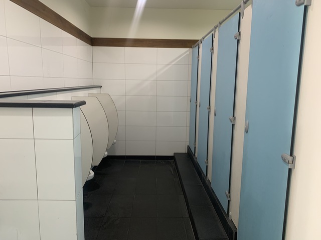 台南應用科技大學運休系男生廁所