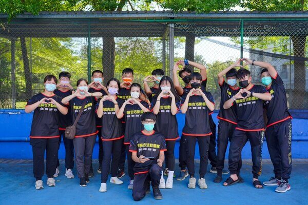 十五人工作團隊是全台陣容最堅強水彈活動團隊，也是高雄台南最安全、專業、多元、溫馨、歡樂夏令營冬令營活動推薦及選擇