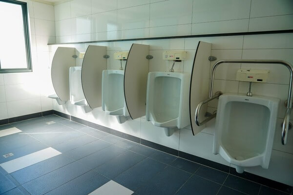 男生廁所乾淨環境：高雄台南最佳水彈場地（台南應用科技大學）